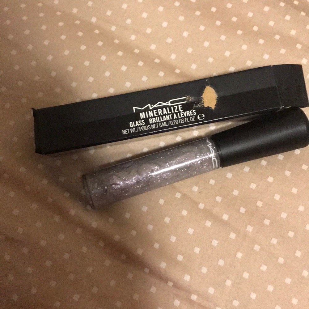 MAC Mineralize Glass, Lip Gloss • Ínter-Spatial